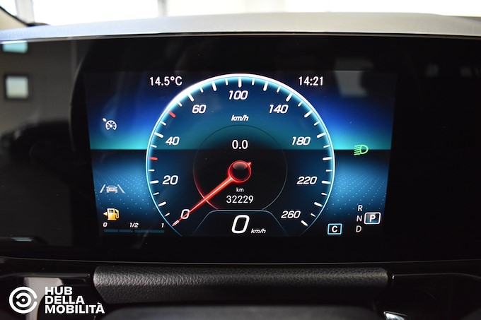 MERCEDES-BENZ GLA 180 Automatic Business Extra